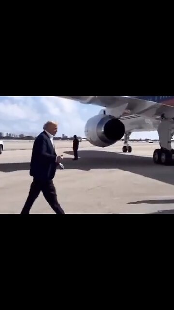TRUMP FORCE ONE! Donald Trump Boards Plane to East Palestine, Doesn't Trip Once