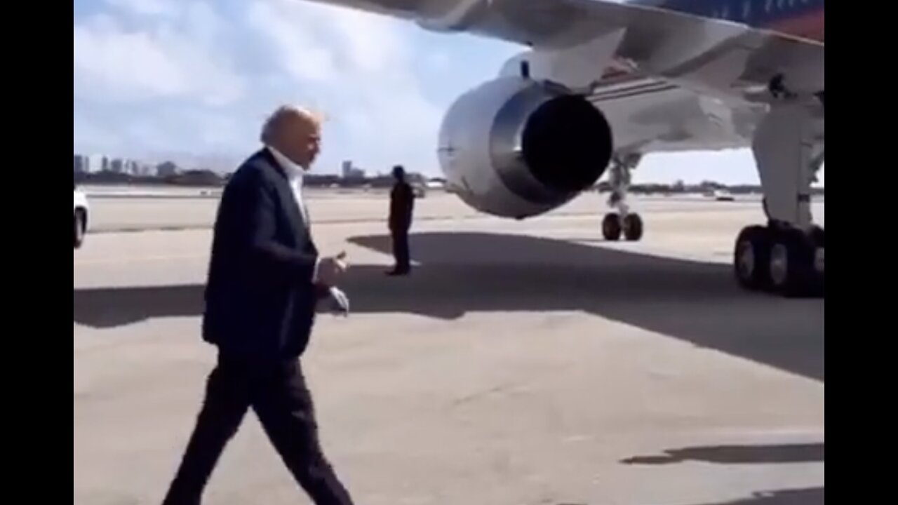 TRUMP FORCE ONE! Donald Trump Boards Plane to East Palestine, Doesn't Trip Once