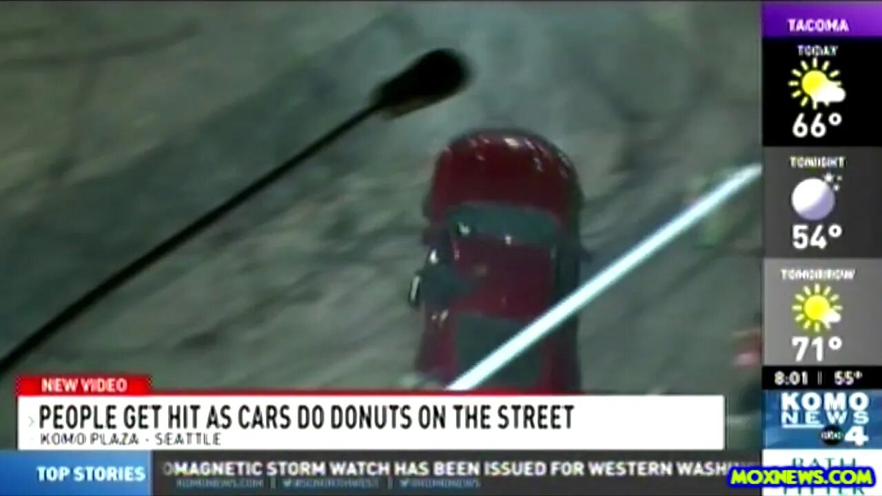 Video Show Street Racers Crash Into Spectators While Spinning Doughnuts!