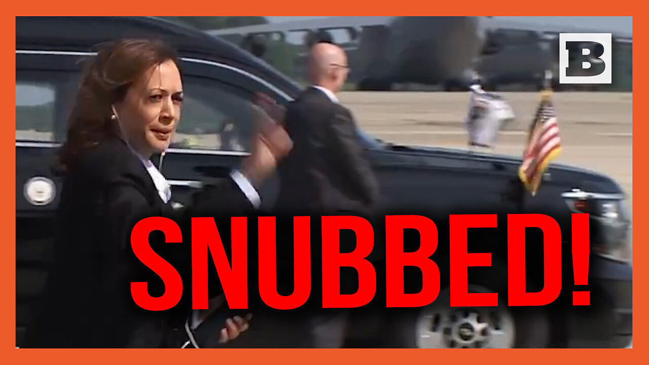 Slick! Kamala Harris Wears Earbuds, Walks Past Journos After Interview Flop