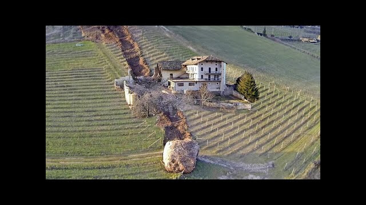 10 Massive Rockfalls Caught on Camera