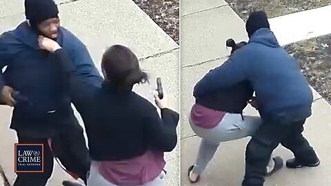 ‘I’ll Kill You!’: Off-Duty Chicago Cop Shoots Man Who Allegedly Tried to Steal Her Gun