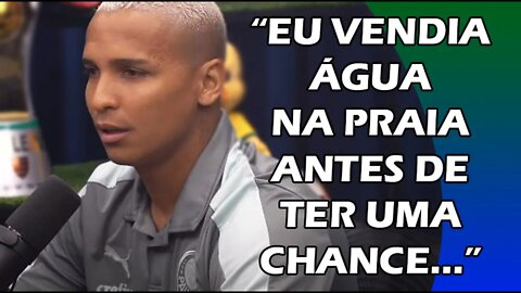 DEYVERSON SE EMOCIONA AO LEMBRAR DO COMEÇO NO FUTEBOL