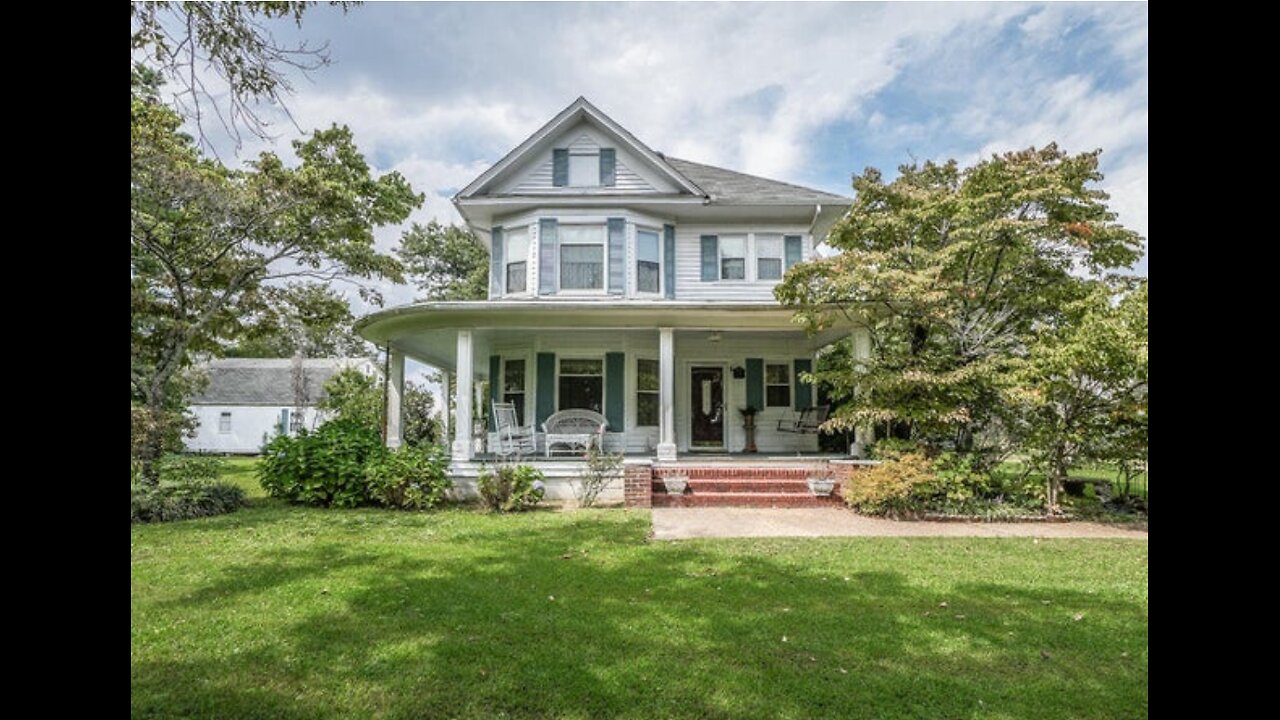 Tour of Sara’s listing