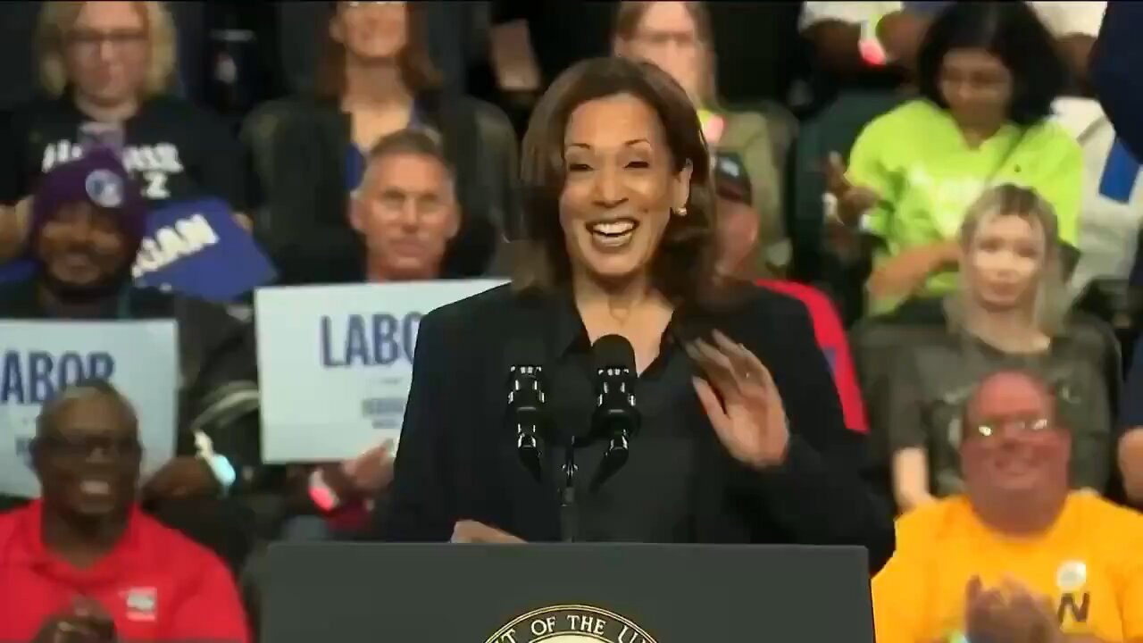 Kamala Harris Seems Lost For Words As Her Teleprompter Malfunctions ...