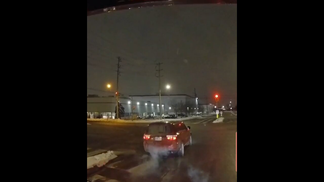 Car runs Red Light In Brampton