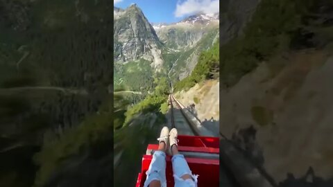 curtindo seu passeio em Gelmerbahn, a única montanha-russa alpina da Suíça❤ #shorts