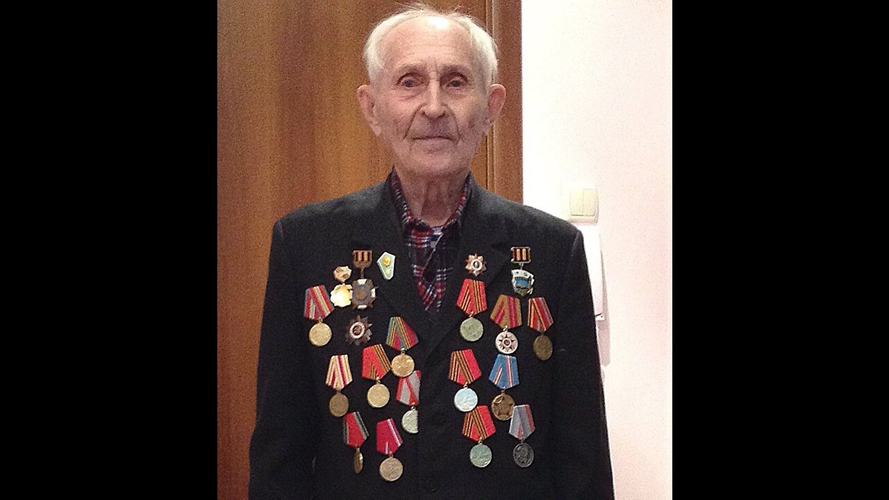 Veterano heroe de la II guerra mundial es detenido en Letonia por depositar flores en monumento