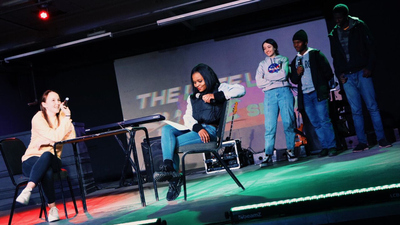 The Late Late Shade Show [ENTERTAINMENT]