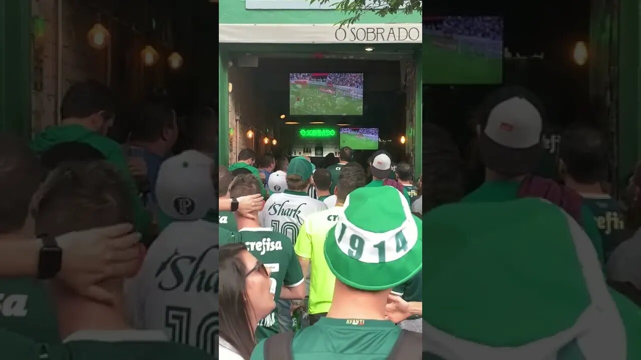 Torcida do Palmeiras secando o Chelsea na final da Copa da Inglaterra