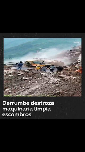 Deslizamiento de tierra cae sobre maquinaria pesada