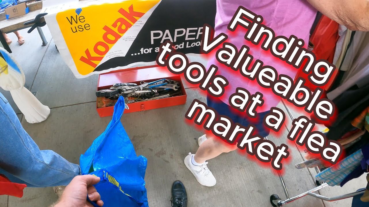 He said ＂There is snap-on tools in the tool box＂ at this flea market