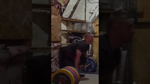 275 kg / 608 lb - Deadlift