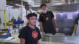 Phoenix Suns players trade jerseys for aprons to help families in need