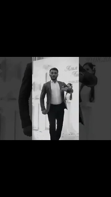 КАВКАЗСКАЯ МУЗЫКА КРАСИВО ТАНЦУЕТ ДЕВУШКА #shorts