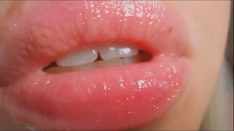 asmr applying lipgloss and counting layers 💄💋👄