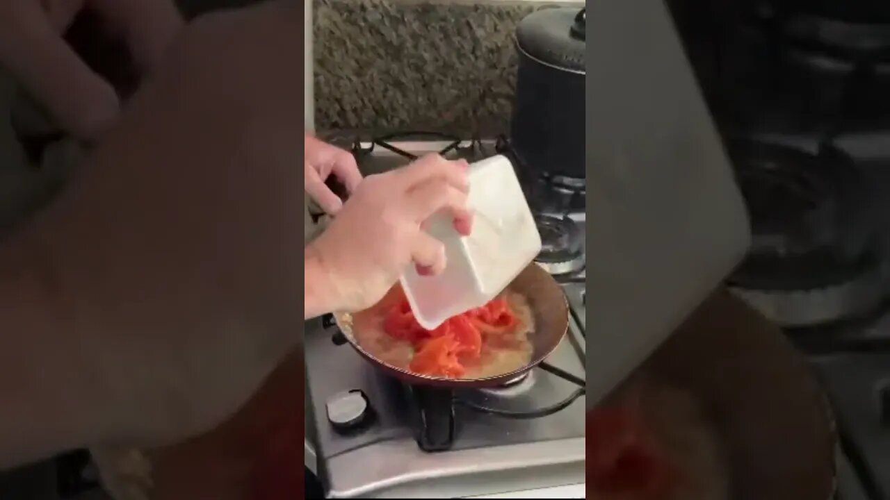 Pomodori pelati e atum