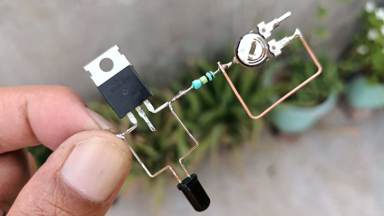 DIY AUTOMATIC ON/OFF LIGHT (220V AC) WITH TRIAC BT136, PHOTODIODE & 100K PRESET