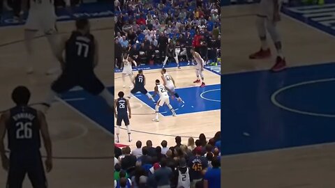 Luka with the nice ballfake into the and one! 🤌