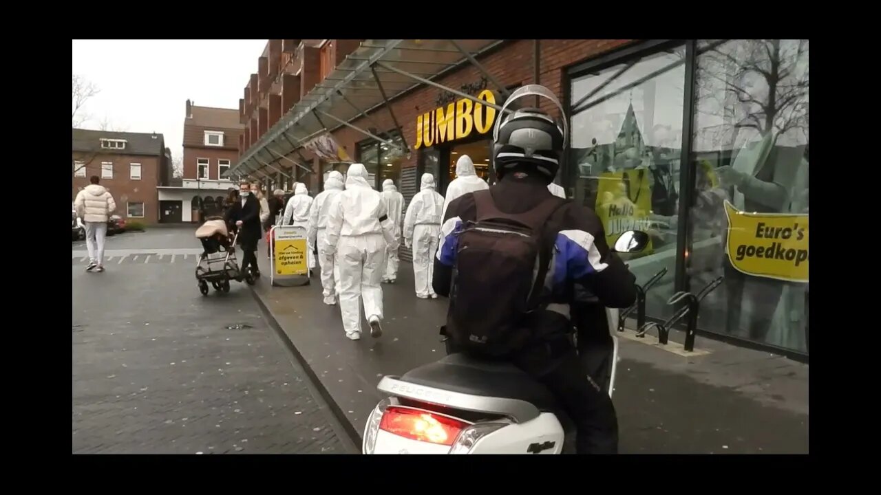 Witte Pakken Mars... Carboon Plein .. Kerkrade 19 December 2021