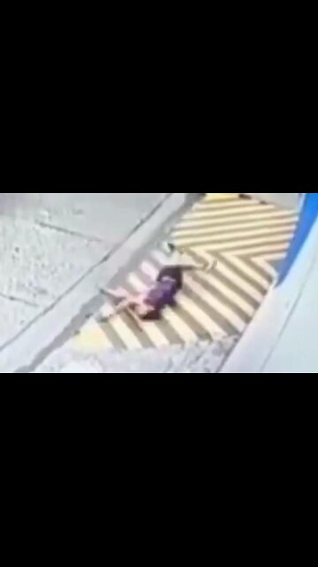 ROBBER THOUGHT HE GOT AWAY UNTIL HIS VICTIM SHOWS UP AROUND THE CORNER.