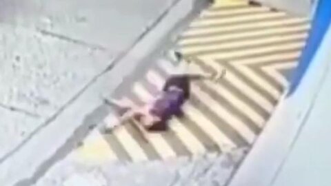 ROBBER THOUGHT HE GOT AWAY UNTIL HIS VICTIM SHOWS UP AROUND THE CORNER.