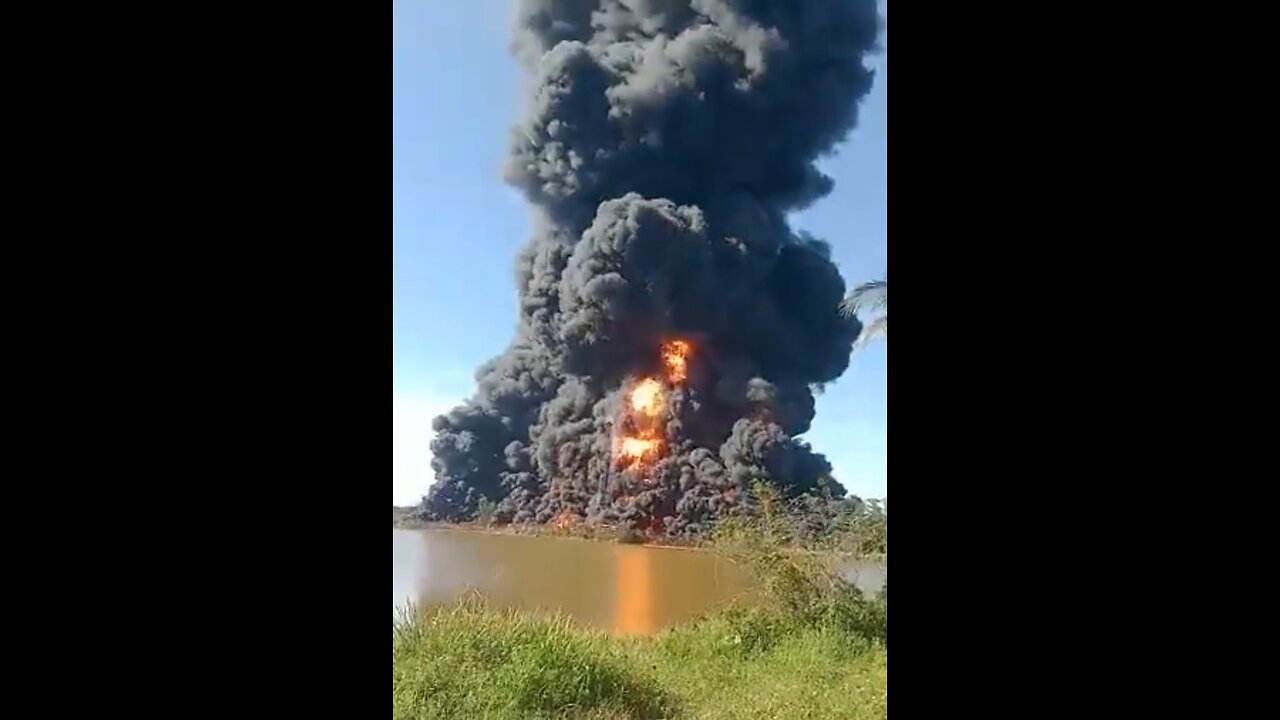 Huge Explosion At The Pemex Crude Oil Storage Facility In Mexico.