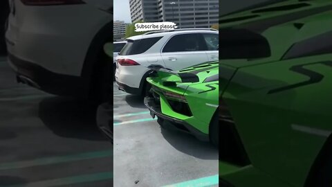Lamborghini on road 🙂🙃 #onepercent_clubb #lamborghini