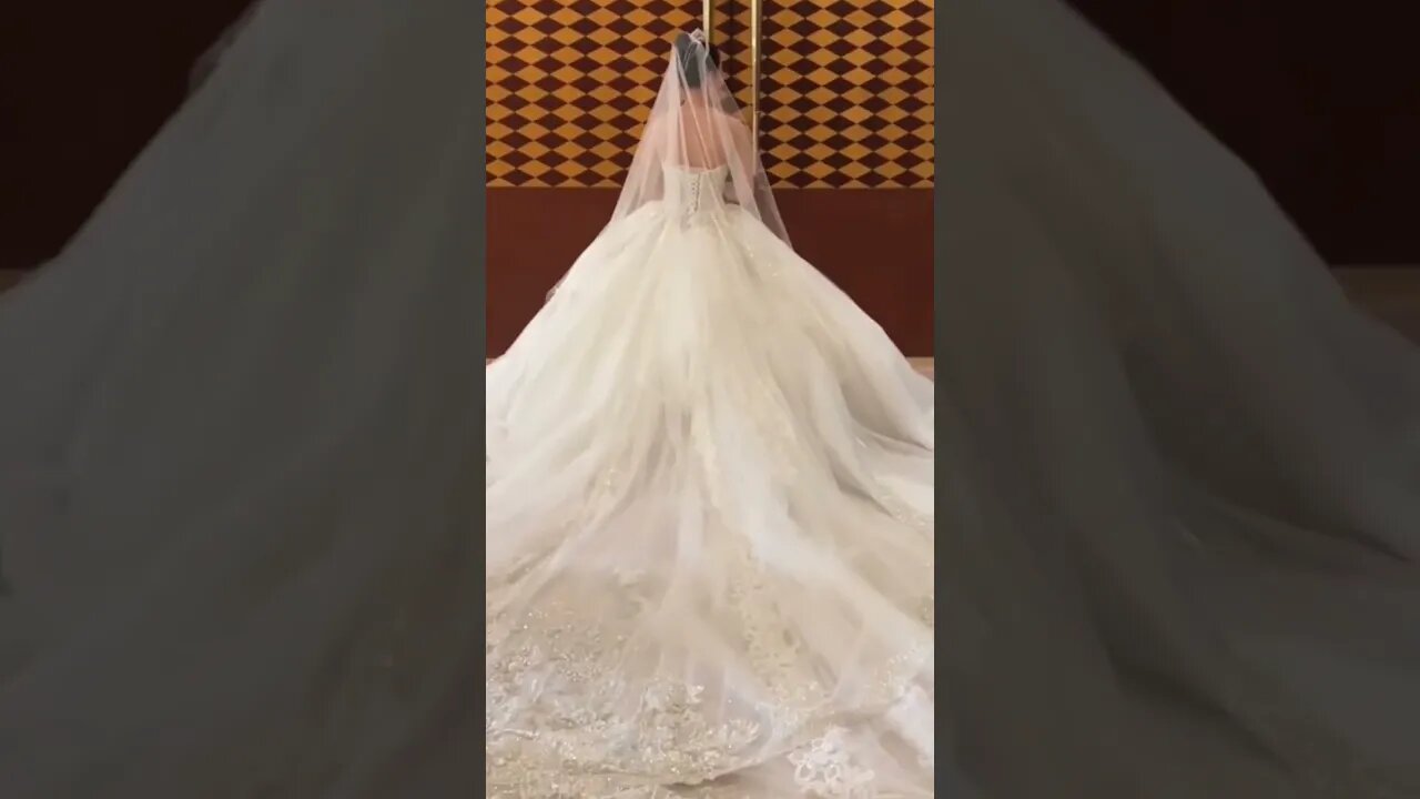 Chinese Girl Getting Married Displays An Amazingly Massive Wedding Dress