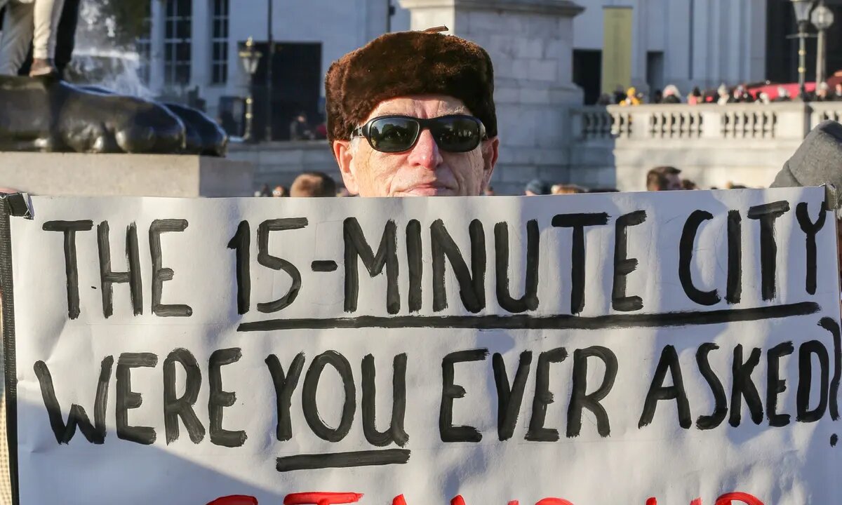 Protest In Oxford Against The "15-Minute City"