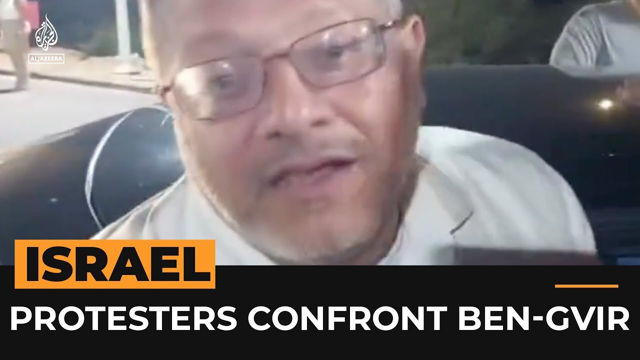 Itamar Ben-Gvir confronted by crowd of angry Israelis | Al Jazeera Newsfeed