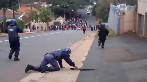 Quota Hire Cops Fall Chasing Suspect - Bad Cops No Donuts