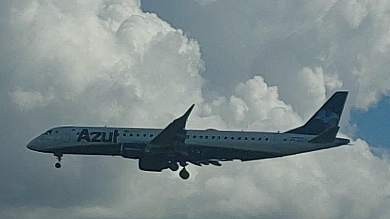 Embraer 195 PR-AXU coming from Tefé to Manaus