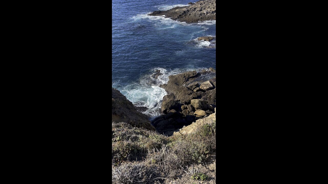 Pacific waves and rocks