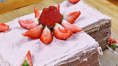 Rich biscuits and cream cake