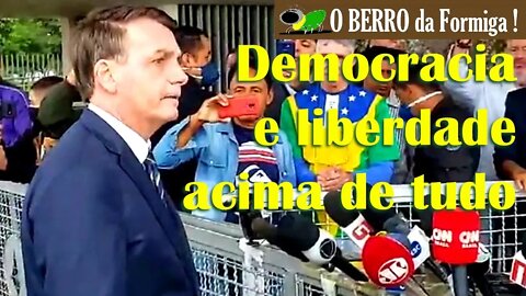 Bolsonaro desmente as fake news dos jornaleiros - 20/04/2020