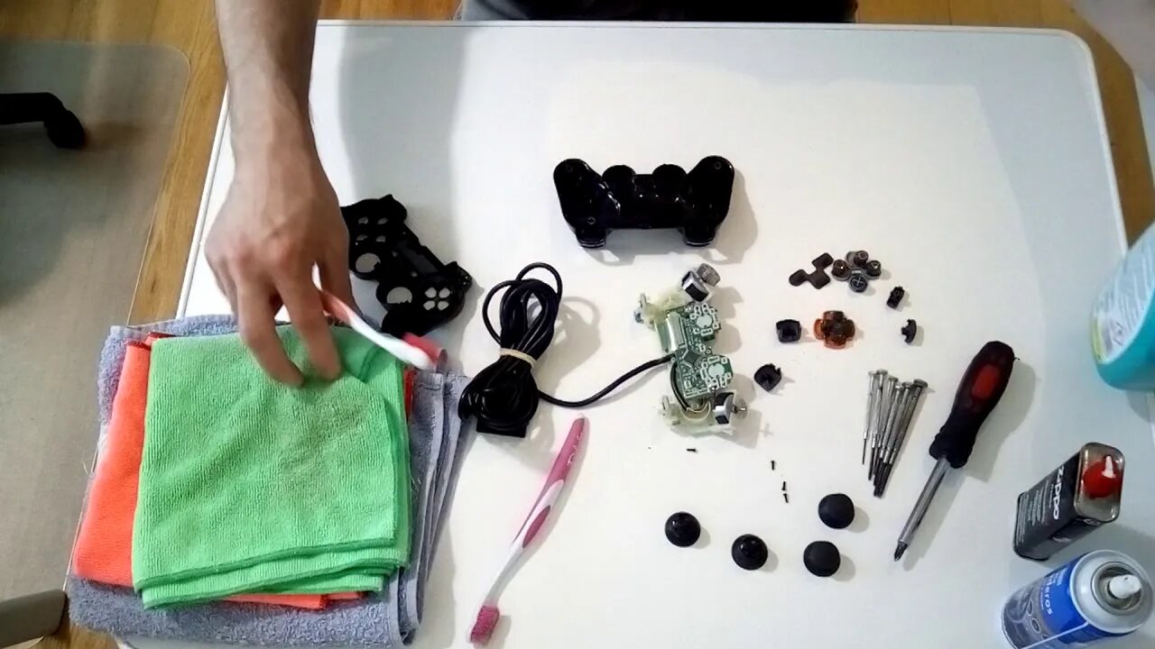 Limpeza Gamer 23 - Limpeza Profunda Controle DualShock 2 para PS2 - Vida de Gamer na Espanha