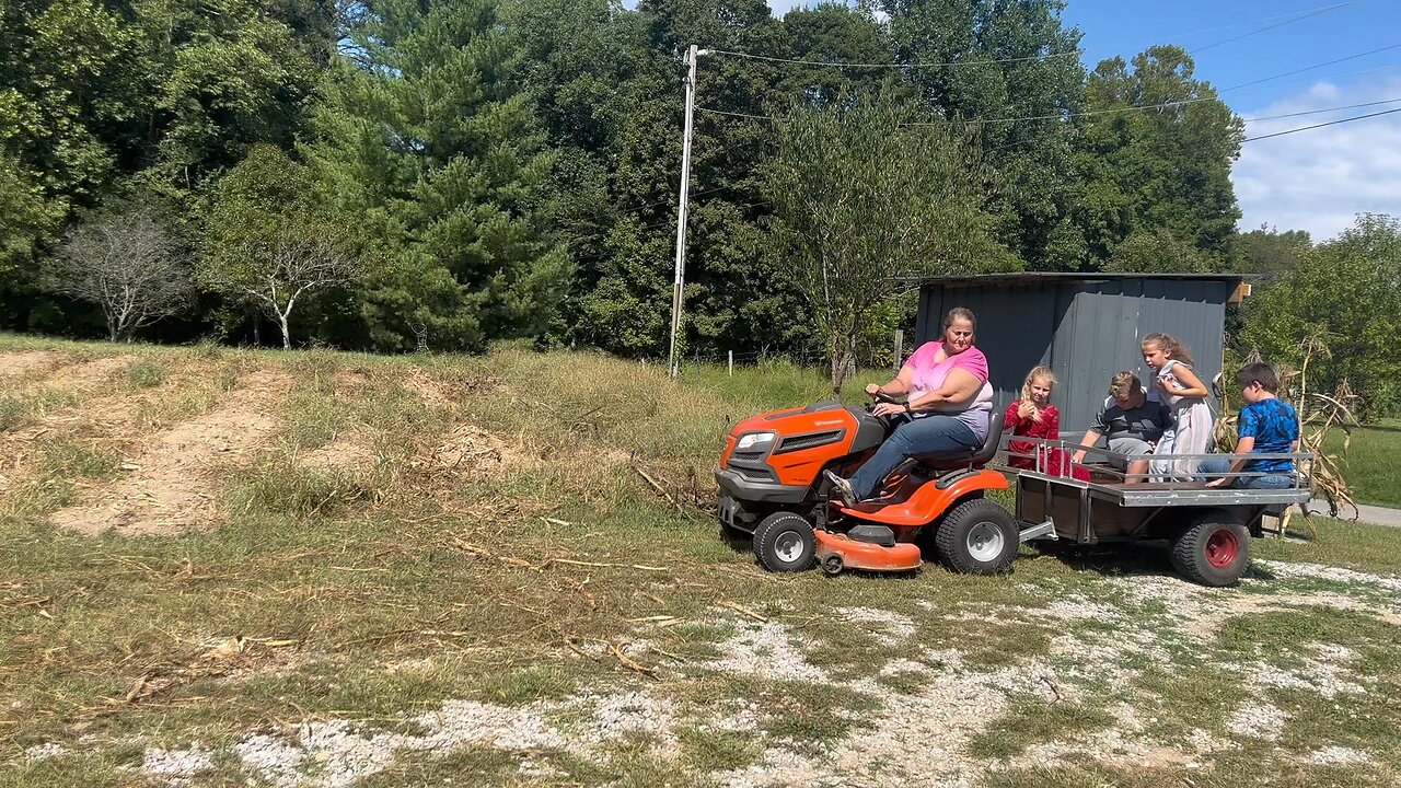 Wagon Ride Dad Made 🚜 #ChamberlinFamilyFarms #wagon #tractor #ride