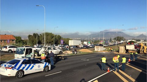 truck causes 13 car pile-up on N1 during Cape Town rush hour traffic