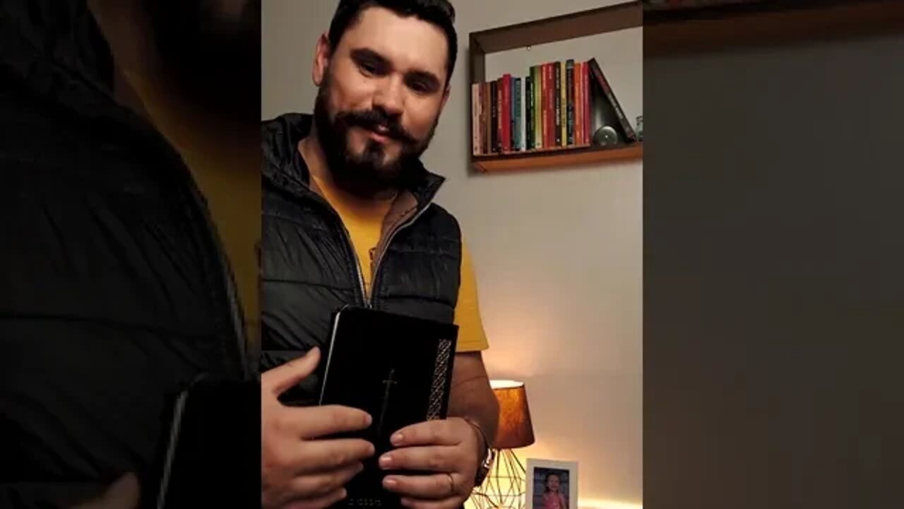 Melhor é um bocado seco, e sua quietude, do que uma casa cheia de sacrifícios e com contenda.
