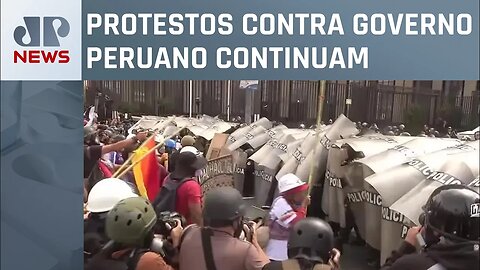 Manifestantes tentam invadir Congresso do Peru