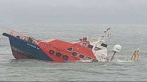 See how the ship sinks |