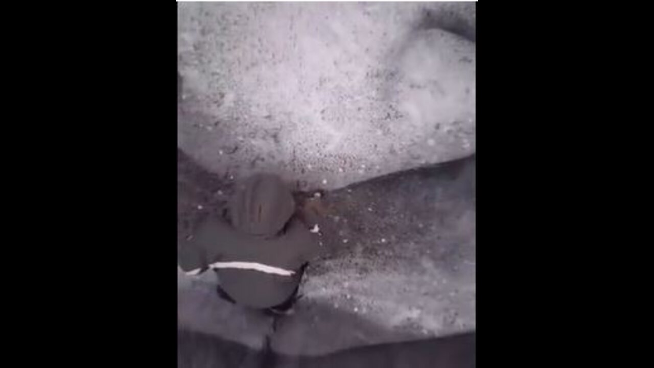 Amazing Rock Art - Give it a few seconds...