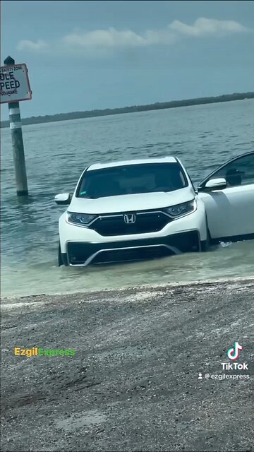 Miss, you can’t park there‼️