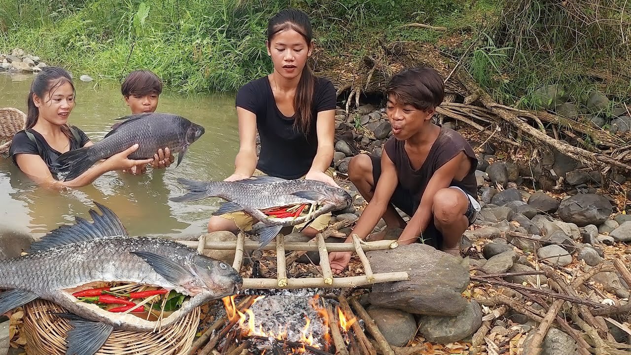 Fish spicy chili grilled So delicious food for dinner, Survival cooking in forest