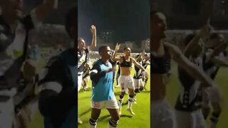 Jogadores comemorando com a torcida - Criciúma 0x1 Vasco