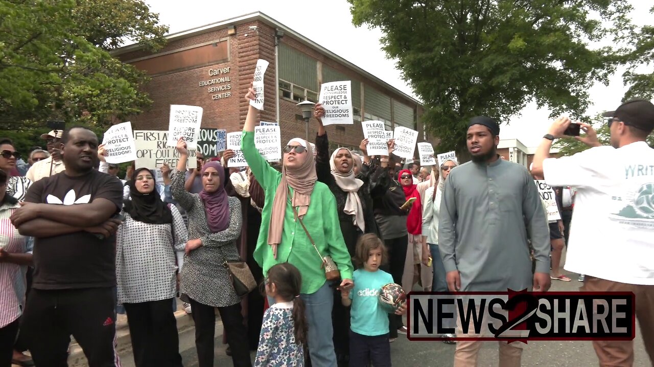 Liberals stunned when Muslims show up to Protest LGBT Groomer Propaganda in the Classroom! 👳🚫🏳️‍