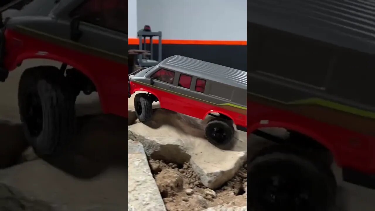 1/18 Scale RC Van Takes On The Comp Course
