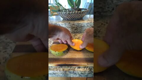 How To Cut A Mango! #Shorts.