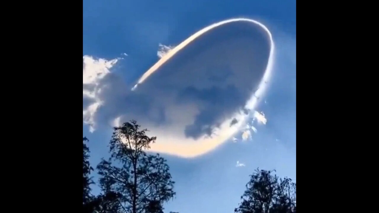 Wild Event In The Skies Of Dali, Yunnan China Looks Like A Giant Portal Opening Up